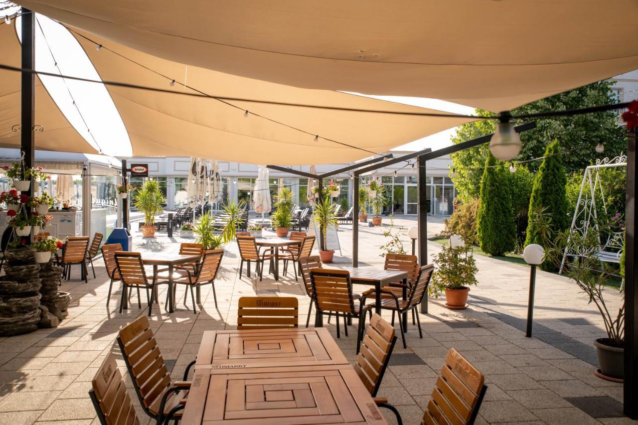 Unique Garden Hotel Braila Exterior photo